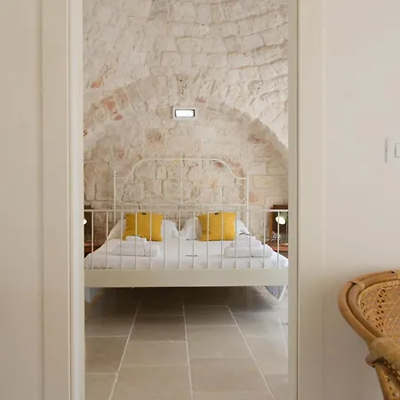 Trullo Delori With Infinity Pool