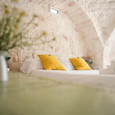 Trullo Delori With Infinity Pool