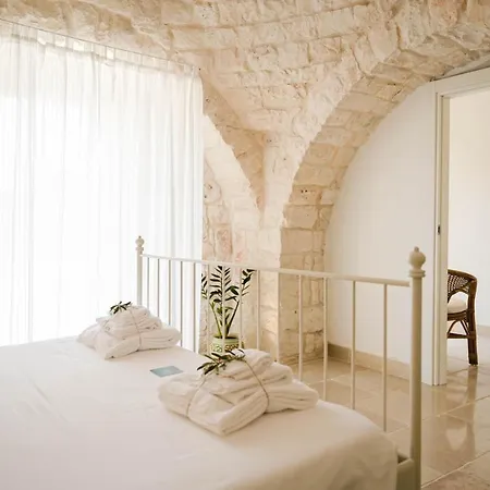 Trullo Delori With Infinity Pool