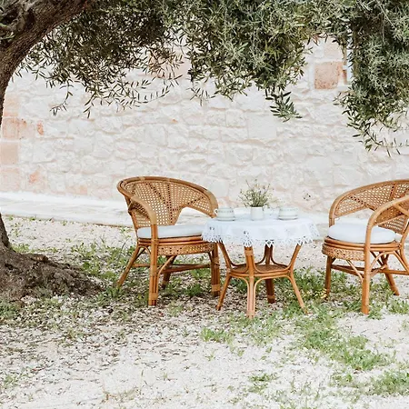 Trullo Delori With Infinity Pool